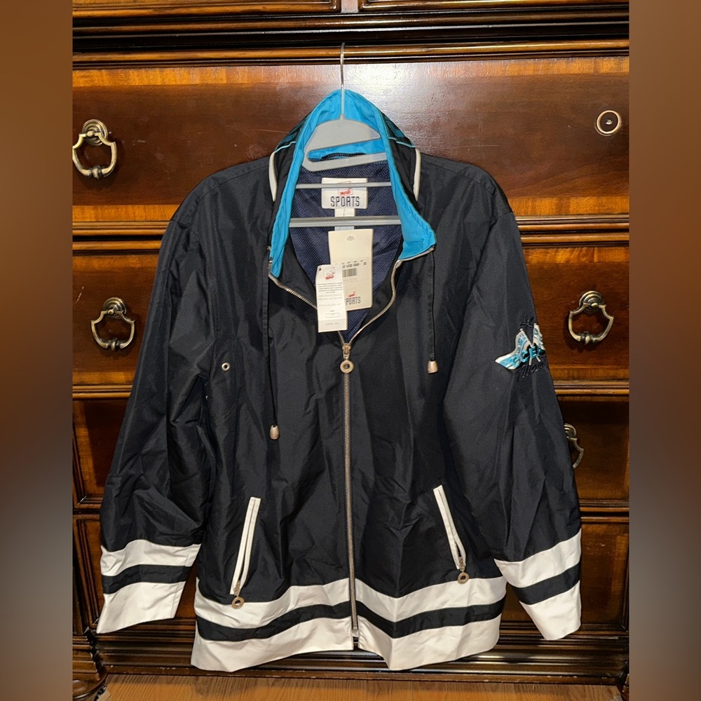 Jacket - Picture 5 of 6